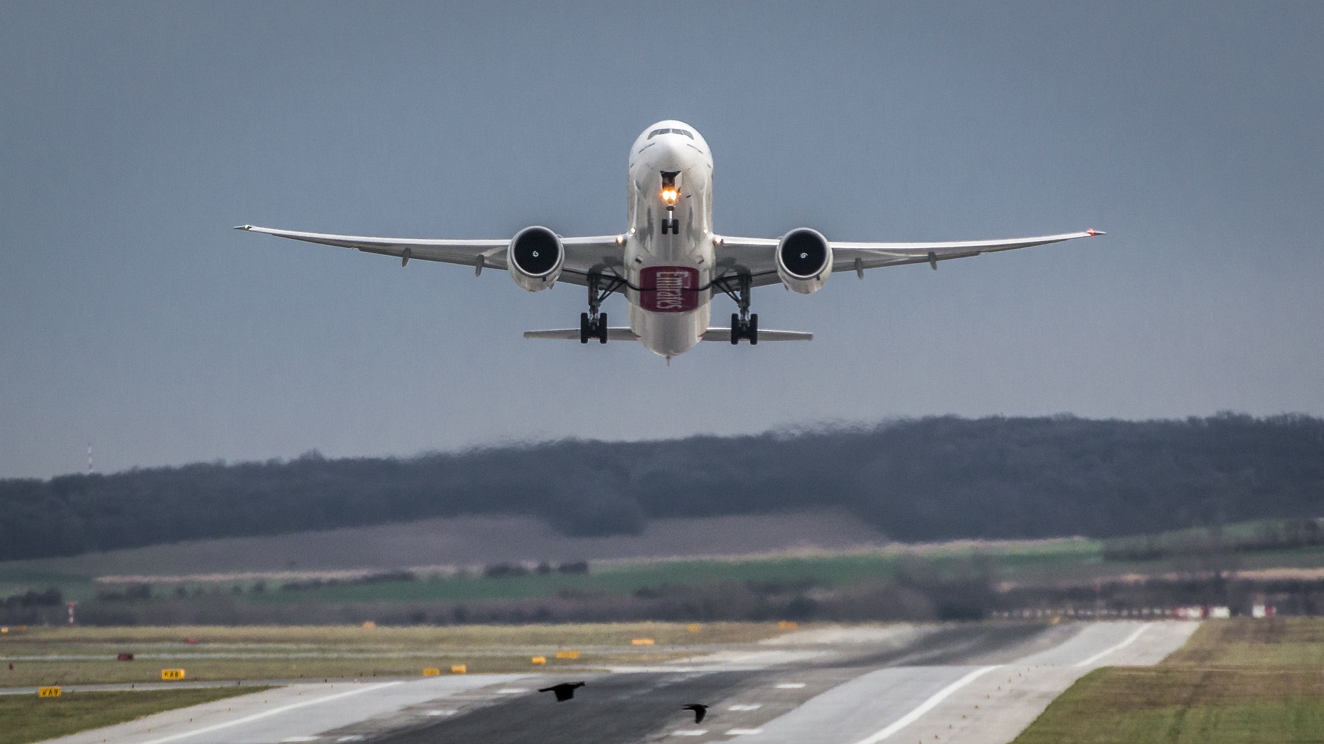 Phi cơ sẽ tiêu thụ nhiều nhiên liệu hơn trong quá trình cất cánh và hạ cánh. (Ảnh: Pixabay)