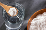 Baking soda giúp ngăn ngừa tổn thương tế bào như thế nào? (Ảnh: Luis Echeverri Urrea/Shutterstock)