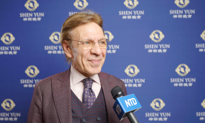 Giám đốc dàn nhạc giao hưởng hy vọng Shen Yun truyền rộng khắp thế giới