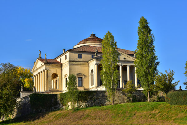 Ông Andrea Palladio thiết kế Biệt thự La Rotonda (Biệt thự Rotunda) ở Vicenza, phía đông bắc nước Ý. (Ảnh: Giancarlo Peruzzi/Shutterstock)