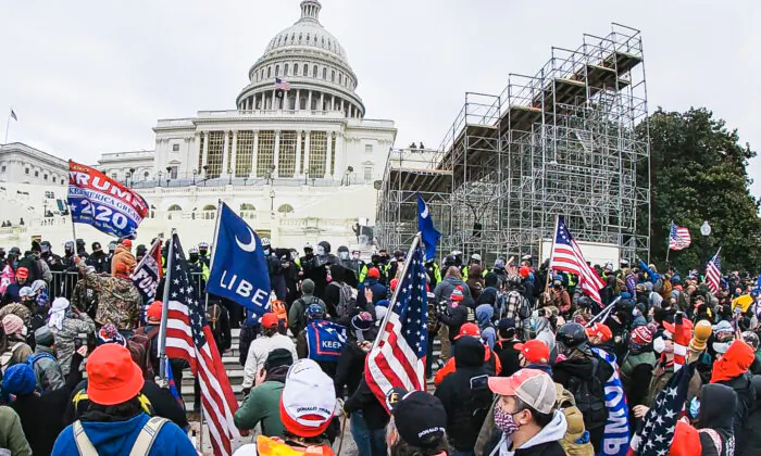 Các nhà lập pháp lưỡng đảng phẫn nộ về việc FBI lạm dụng quy định giám sát để theo dõi người Mỹ