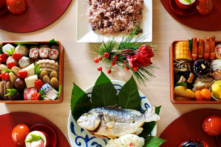 Người Nhật có tuổi thọ trung bình cao nhất thế giới và điều này có liên quan mật thiết đến văn hóa ẩm thực của họ. Hình ảnh trên mô tả một món ăn truyền thống trong ngày Tết của Nhật Bản.