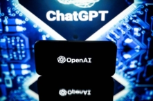 Màn hình hiển thị logo của OpenAI và ChatGPT, ở Toulouse, Tây Nam nước Pháp, vào ngày 23/02/2023. (Ảnh: Lionel Bonaventure/AFP qua Getty Images)