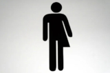 Một tấm biển nhà vệ sinh dành cho cả nam và nữ được chụp vào ngày 21/01/2022. (Ảnh: Victoria Jones/PA Media)