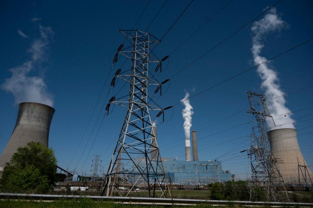 Một nhà máy nhiệt điện than ở Adamsville, Alabama, vào tháng 04/2021. (Ảnh: Andrew Caballero-Reynolds/AFP qua Getty Images)