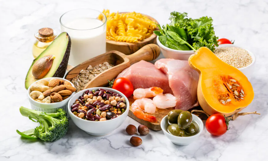 Các nhà nghiên cứu phát hiện rằng “bữa ăn Địa Trung Hải xanh” giảm 15% tình trạng xơ cứng động mạch chủ ngực, trong khi bữa ăn Địa Trung Hải tiêu chuẩn giảm 7.3% và bữa ăn lành mạnh giảm 4.8%. (Ảnh: Oleksandra Naumenko/Shutterstock)