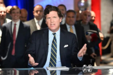 Ông Tucker Carlson nói trong Lễ trao Giải thưởng Yêu nước Quốc gia FOX 2022 tại Hard Rock Live tại Khách sạn và Sòng bạc Seminole Hard Rock Hollywood ở thành phố Hollywood, Florida, vào ngày 17/11/2022. (Jason Koerner/Getty Images)