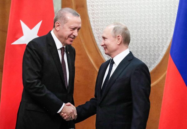 Tổng thống Nga Vladimir Putin gặp người đồng cấp Thổ Nhĩ Kỳ Recep Tayyip Erdogan tại khu nghỉ mát Sochi ở Hắc Hải vào ngày 14/02/2019. (Ảnh: Sergei Chirikov/AFP qua Getty Images)