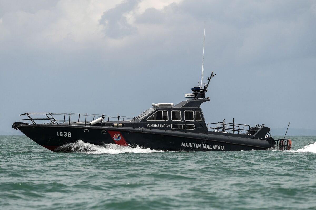 Malaysia bắt giữ tàu Trung Quốc bị tình nghi cướp xác chiến hạm Anh