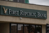 Một chi nhánh của ngân hàng First Republic Bank ở Newport Beach, California, hôm 01/05/2023. (Ảnh: John Fredricks/The Epoch Times)