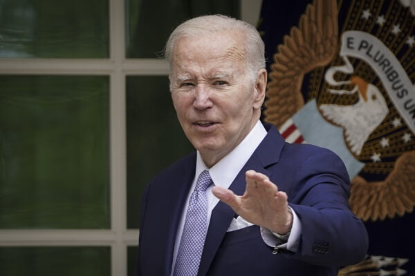 Tổng thống Joe Biden nói về việc “xây dựng dựa trên sự bùng nổ doanh nghiệp nhỏ” trong Tuần lễ Doanh nghiệp Nhỏ Quốc gia tại Vườn Hồng tại Tòa Bạch Ốc ở Hoa Thịnh Đốn hôm 01/05/2023. (Ảnh: Madalina Vasiliu/The Epoch Times)