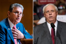 (Từ trái sang phải) Thượng nghị sĩ Joe Manchin (Dân Chủ-West Virginia) và Thống đốc West Virginia Jim Justice. (Ảnh: Getty Images)