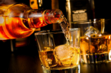 Việc tiêu thụ đồ uống có cồn có liên quan đến nguy cơ ung thư cao hơn (Ảnh: Donfiore/Shutterstock)