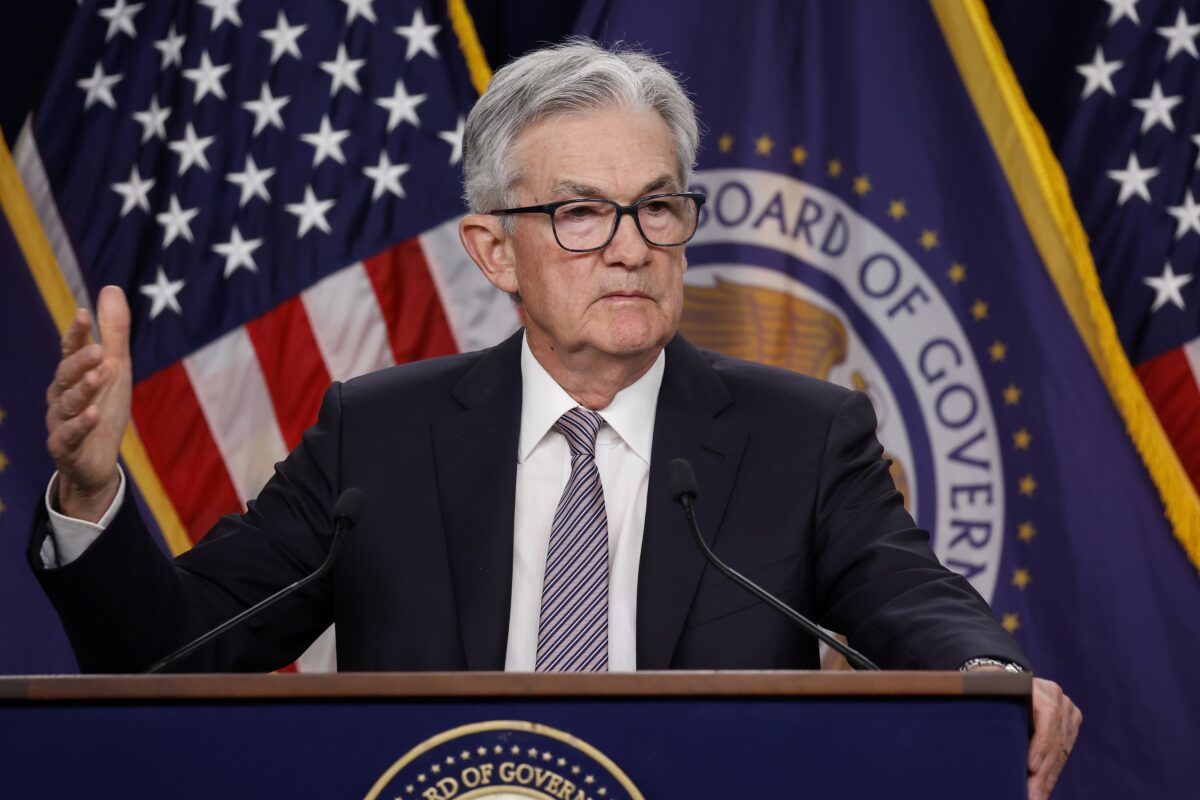 Chủ tịch Hội đồng Dự trữ Liên bang Jerome Powell nói tại một cuộc họp báo sau cuộc họp của Ủy ban Thị trường Mở Liên bang tại Hoa Thịnh Đốn hôm 03/05/2023. (Ảnh: Anna Moneymaker/Getty Images)