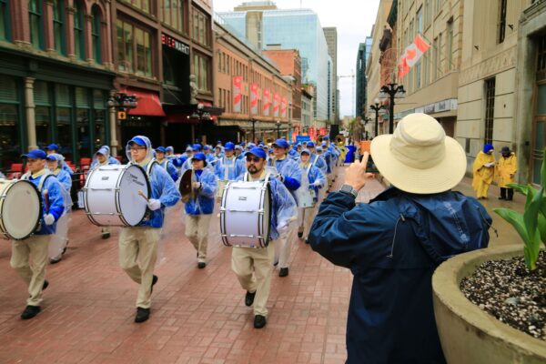 Đoàn nhạc Thiên Quốc biểu diễn tại Ottawa để kỷ niệm Ngày Pháp Luân Đại Pháp Thế Giới hôm 03/05/2023. (Ảnh: Jonathan Ren/The Epoch Times)