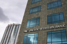 Một địa điểm của ngân hàng Pacific Western Bank ở Irvine, California, hôm 03/05/2023. (Ảnh: John Fredricks/The Epoch Times)