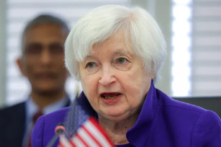 Bộ trưởng Ngân khố Janet Yellen tham gia Hội nghị Bàn tròn về sự phát triển của Ngân hàng Phát triển Đa phương (MDB) trong các Cuộc họp Mùa xuân hàng năm của Nhóm Ngân hàng Thế giới và Quỹ Tiền tệ Quốc tế (IMF) tại trụ sở IMF ở Hoa Thịnh Đốn hôm 12/04/2023. (Ảnh: Alex Wong /Getty Images)