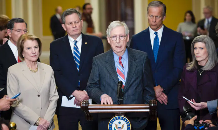 Lãnh đạo Thiểu số Thượng viện Mitch McConnell (Cộng Hòa-Kentucky) nói trong một cuộc họp báo tại Tòa nhà Quốc hội Hoa Kỳ hôm 24/01/2023. (Ảnh: Win McNamee/Getty Images)