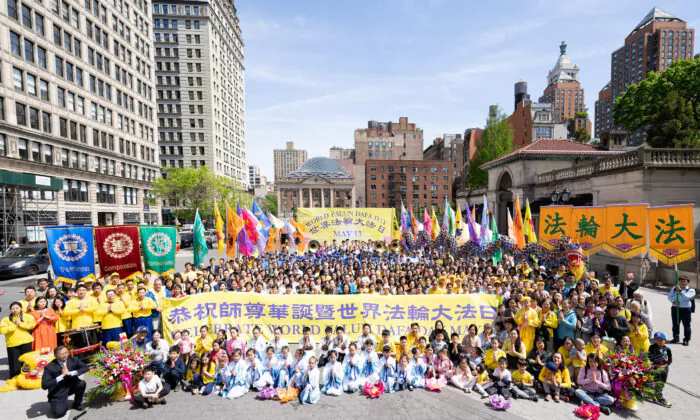 New York: Học viên Pháp Luân Công kỷ niệm Ngày Pháp Luân Đại Pháp Thế Giới