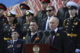 Tổng thống Nga Vladimir Putin diễn thuyết trong cuộc duyệt binh Ngày Chiến Thắng đánh dấu kỷ niệm 78 năm ngày kết thúc Đệ nhị Thế chiến tại Quảng trường Đỏ ở Moscow vào ngày 09/05/2022. (Ảnh: Gavriil Grigorov, Sputnik, Kremlin Pool Photo qua AP)
