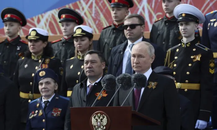Nga đánh dấu Ngày Chiến Thắng bằng các cuộc tấn công mới vào Ukraine, nhưng giảm quy mô cuộc diễn hành