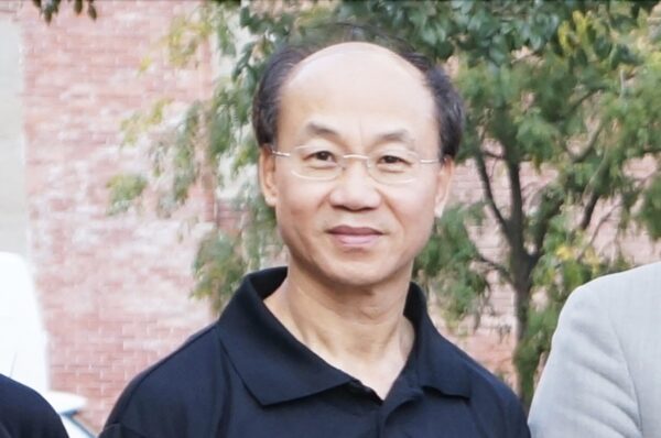 Ông Lương Lợi Đường (Litang Liang), tại Khu phố Tàu Boston năm 2017. (Ảnh: Jianyu Huang/The Epoch Times)
