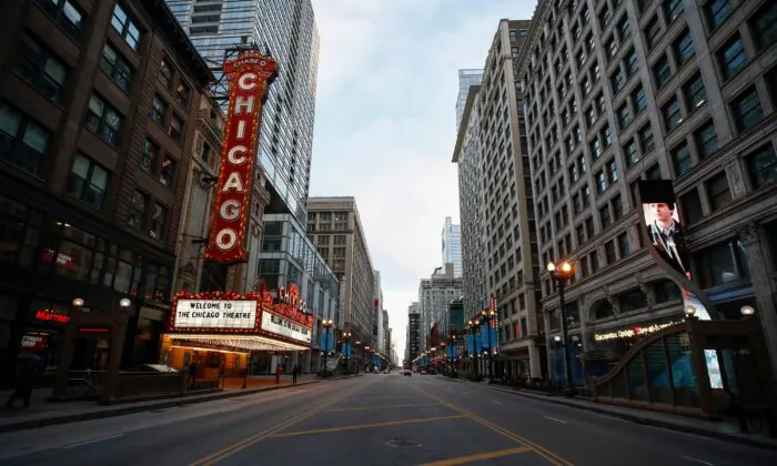 Nhà hát Chicago bị đóng cửa ở Chicago, Illinois, vào ngày 21/03/2020. (Ảnh: Kamil Krzaczynski/AFP qua Getty Images)