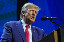 Cựu Tổng thống Donald Trump có bài diễn văn tại Hội nghị của Hiệp hội Súng trường Quốc gia ở Indianapolis, hôm 14/04/2023. (Ảnh: Michael Conroy/AP Photo/Ảnh tư liệu)