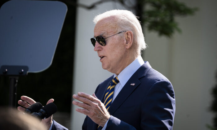 Tổng thống Joe Biden nói tại một sự kiện ở Vườn Hồng của Tòa Bạch Ốc hôm 11/05/2023. (Ảnh: Madalina Vasiliu/The Epoch Times)