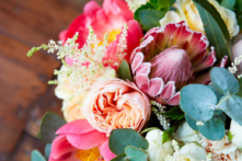 Trong một nghiên cứu khác, các nhà nghiên cứu đã khám phá ra rằng những đóa hoa được đặt trong phòng “có thể điều hòa cảm xúc và giấc ngủ con người một cách đáng kể qua màu sắc và mùi hương của hoa.”(Ảnh: Louno Morose/Shutterstock)