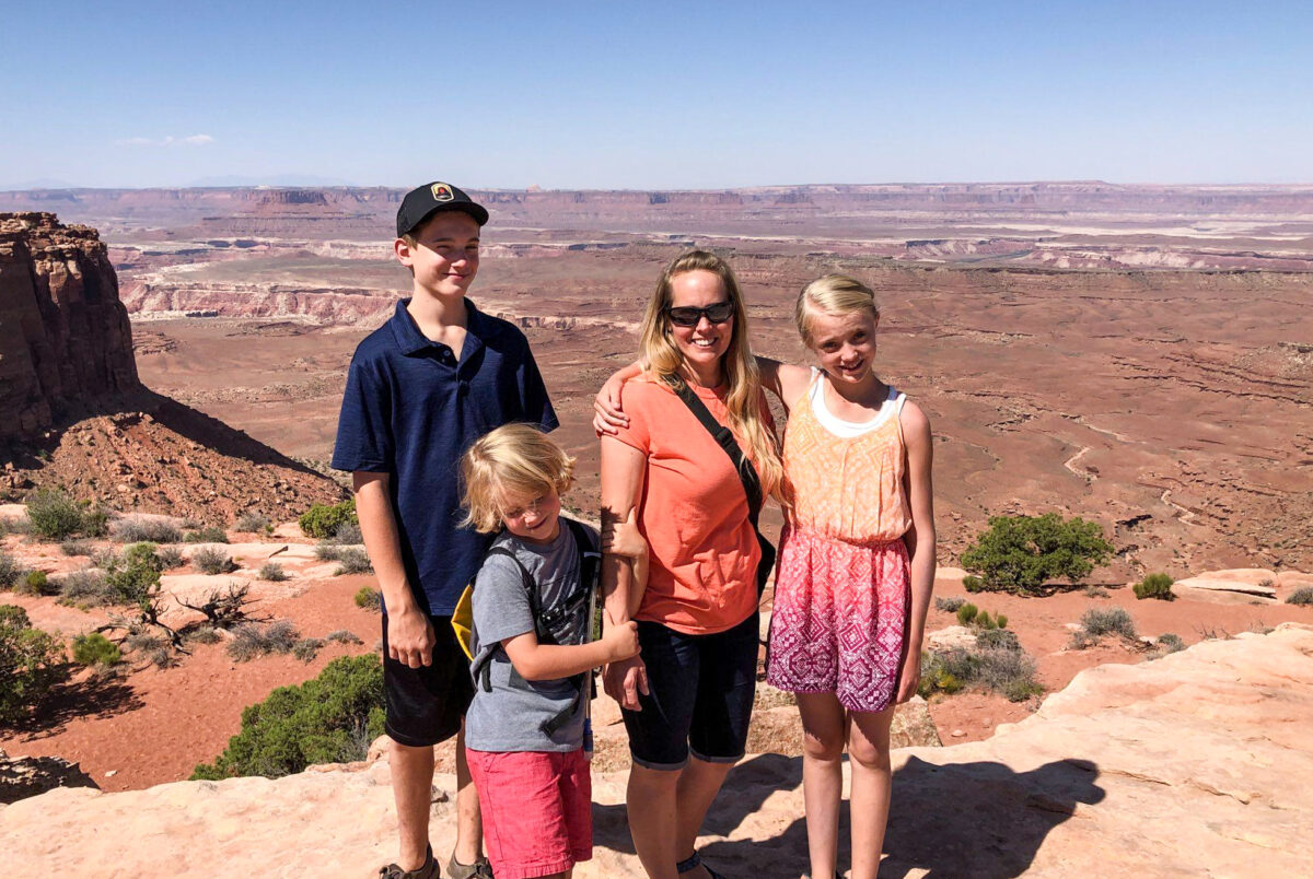 Cô Jami Smith cùng các con ở Moab, Utah, vào tháng 09/2022. (Ảnh: Đăng dưới sự cho phép của cô Jami Smith)