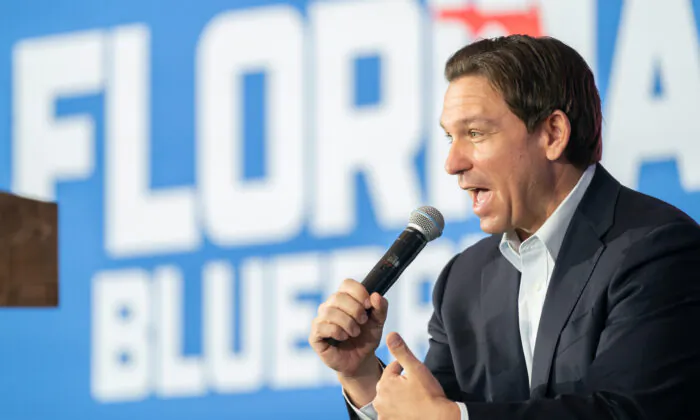 Ông Ron DeSantis ký các dự luật cắt giảm chi tiêu cho DEI từ các trường đại học Florida