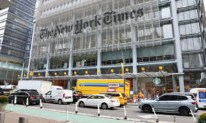Trớ trêu thay, chủ báo New York Times kêu gọi quay trở về nền báo chí độc lập