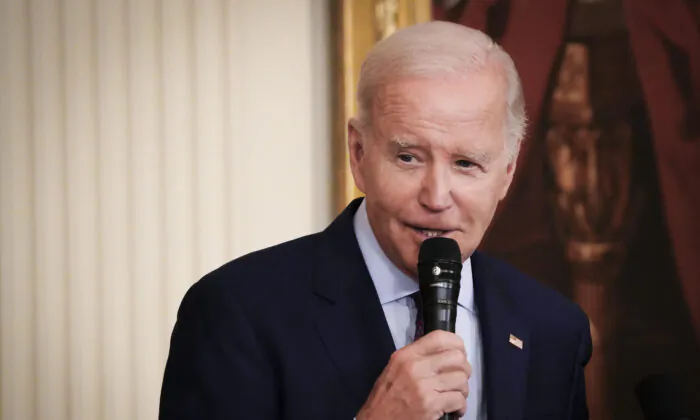 Tổng thống Joe Biden diễn thuyết trong một sự kiện kỷ niệm Tháng Di Sản của người Mỹ gốc Do Thái tại Tòa Bạch Ốc ở Hoa Thịnh Đốn, hôm 16/05/2023. (Ảnh: Madalina Vasiliu/The Epoch Times)