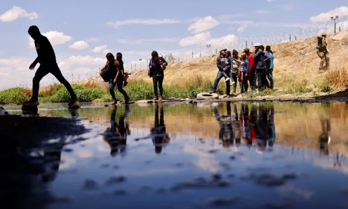 24 thống đốc cam kết trợ giúp cho Texas, ‘sẵn sàng bảo vệ’ biên giới Hoa Kỳ-Mexico