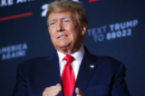 Cựu Tổng thống Donald Trump diễn thuyết tại một cuộc vận động tranh cử ở Manchester, New Hampshire, hôm 27/04/2023. (Ảnh: Spencer Platt/Getty Images)