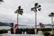 (Từ trái qua phải) Chủ tịch Hội đồng  u Châu Charles Michel, Thủ tướng Ý Giorgia Meloni, Thủ tướng Canada Justin Trudeau, Tổng thống Pháp Emmanuel Macron, Thủ tướng Nhật Bản Fumio Kishida, Tổng thống Hoa Kỳ Joe Biden, Thủ tướng Đức Olaf Scholz, Thủ tướng Anh Rishi Sunak, và Chủ tịch Ủy ban  u Châu Ursula von der Leyen chụp ảnh trước cuộc họp bữa trưa làm việc về an ninh kinh tế trong khuôn khổ Hội nghị thượng đỉnh các Nhà lãnh đạo G-7, tại Hiroshima hôm 20/05/2023. (Ảnh: Ludovic Marin/AFP qua Getty Images)