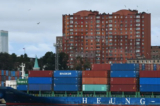 Kho xếp container tại cảng Vladivostok ở vùng viễn đông của Nga hôm 05/09/2022. (Ảnh: Kirill Kudryavtsev/AFP qua Getty Images)