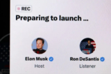 Trong hình minh họa này, Thống đốc Florida Ron DeSantis tham gia cùng Tổng giám đốc Elon Musk trên Twitter Spaces để chính thức tuyên bố tham gia cuộc đua giành đề cử của Đảng Cộng Hòa, tại Chicago hôm 24/05/2023. (Ảnh: Scott Olson/Getty Images)