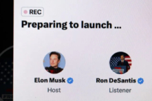 Trong hình minh họa này, Thống đốc Florida Ron DeSantis tham gia cùng Tổng giám đốc Elon Musk trên Twitter Spaces để chính thức tuyên bố tham gia cuộc đua giành đề cử của Đảng Cộng Hòa, tại Chicago hôm 24/05/2023. (Ảnh: Scott Olson/Getty Images)