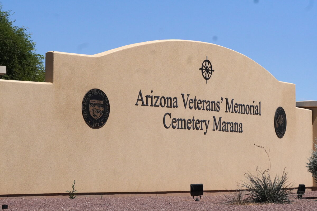 Lối vào Nghĩa trang Tưởng niệm Cựu chiến binh Arizona Marana hôm 27/05/2023. (Ảnh: Allan Stein/The Epoch Times)