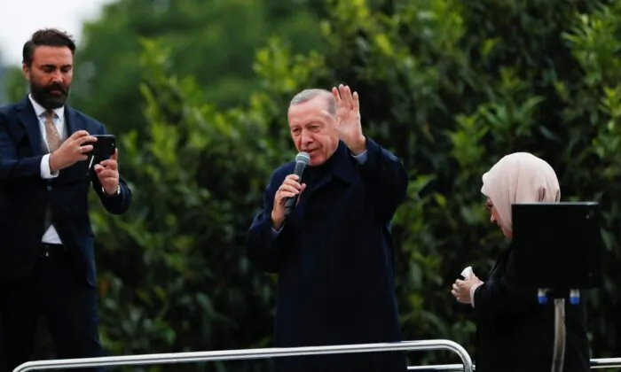 TT Erdogan của Thổ Nhĩ Kỳ tiếp tục nắm quyền thêm 5 năm sau cuộc bầu cử tổng thống căng thẳng