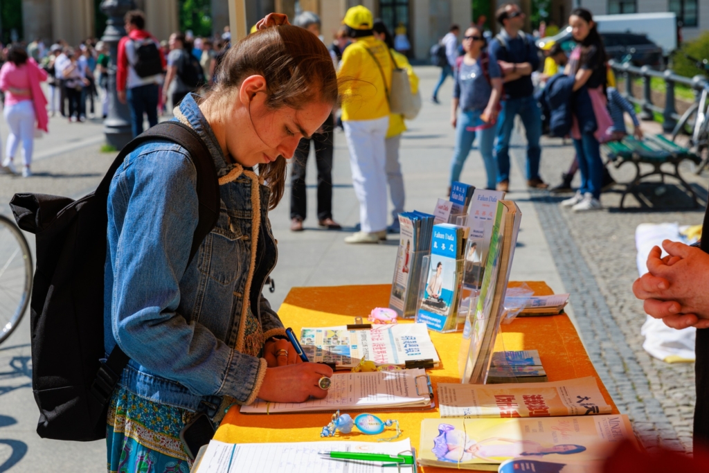 Lễ kỷ niệm Ngày Pháp Luân Đại Pháp Thế Giới tại Berlin, Đức