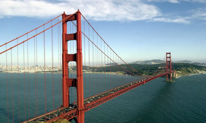 Cầu Cổng Vàng nhìn từ Battery Spencer, Khu Giải trí Quốc gia Cổng Vàng, ở San Francisco, California, trong một bức ảnh tư liệu. (Ảnh: Justin Sullivan/Getty Images)