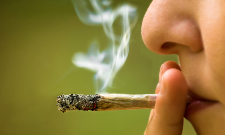 Ảnh hưởng của việc hút cần sa đối với phổi