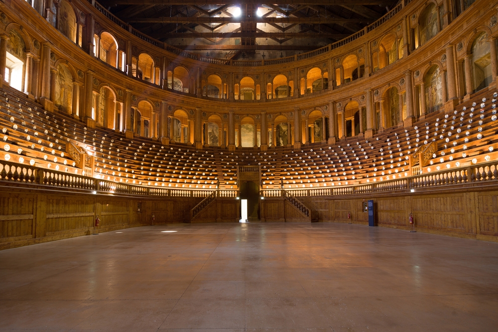 Nhà hát opera có từ thế kỷ 19 của thành phố Parma, Teatro Regio. (Ảnh: Santi Rodriguez/Shutterstock)