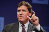 Người chủ trì chương trình Fox News Tucker Carlson nói chuyện tại Hoa Thịnh Đốn vào ngày 29/03/2019. (Ảnh: Chip Somodevilla/Getty Images)