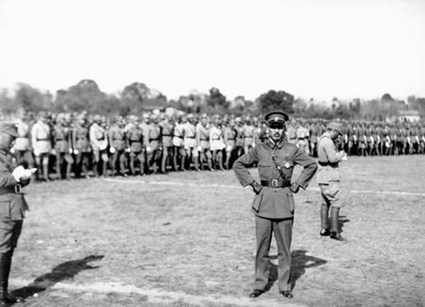 Năm 1933, khi Đảng Cộng sản bị đàn áp, Tưởng Giới Thạch, Chủ tịch Quân ủy Chính phủ Quốc dân, đã đích thân làm Tổng tư lệnh Tổng hành dinh trấn áp thổ phỉ ở ba tỉnh Hà Nam, Hồ Bắc và An Huy. (Ảnh: Tài sản công)