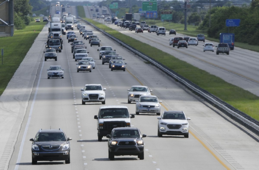Florida đang giảm 50% lệ phí cầu đường mà cư dân của họ phải trả trên đường cao tốc của tiểu bang. (Craig Bailey/Florida Today qua AP)