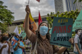 Người dân Philippines diễn hành kỷ niệm Ngày Độc lập bằng cuộc biểu tình phản đối các vụ xâm nhập liên tục của Trung Quốc vào vùng biển Philippines, bên ngoài Đại sứ quán Trung Quốc ở Makati, Metro Manila, Philippines, vào ngày 12/06/2021. (Ảnh: Ezra Acayan/Getty Images)
